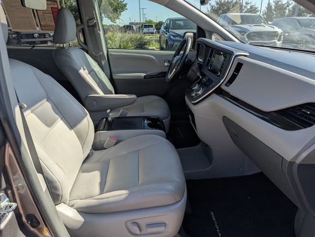 Used 2019 Toyota Sienna XLE w/ XLE Navigation Package FWD image 35