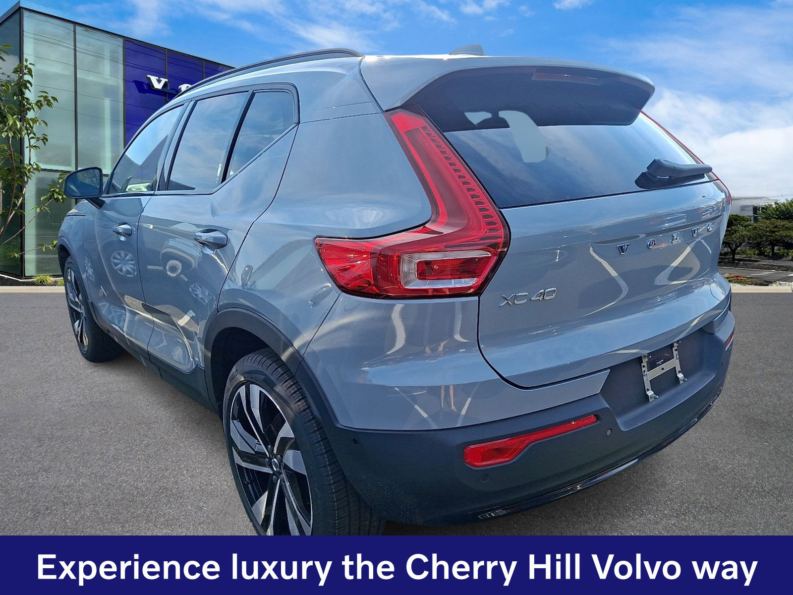 New 2026 Volvo XC40 B5 Ultra w/ Climate Package AWD/4WD image 3