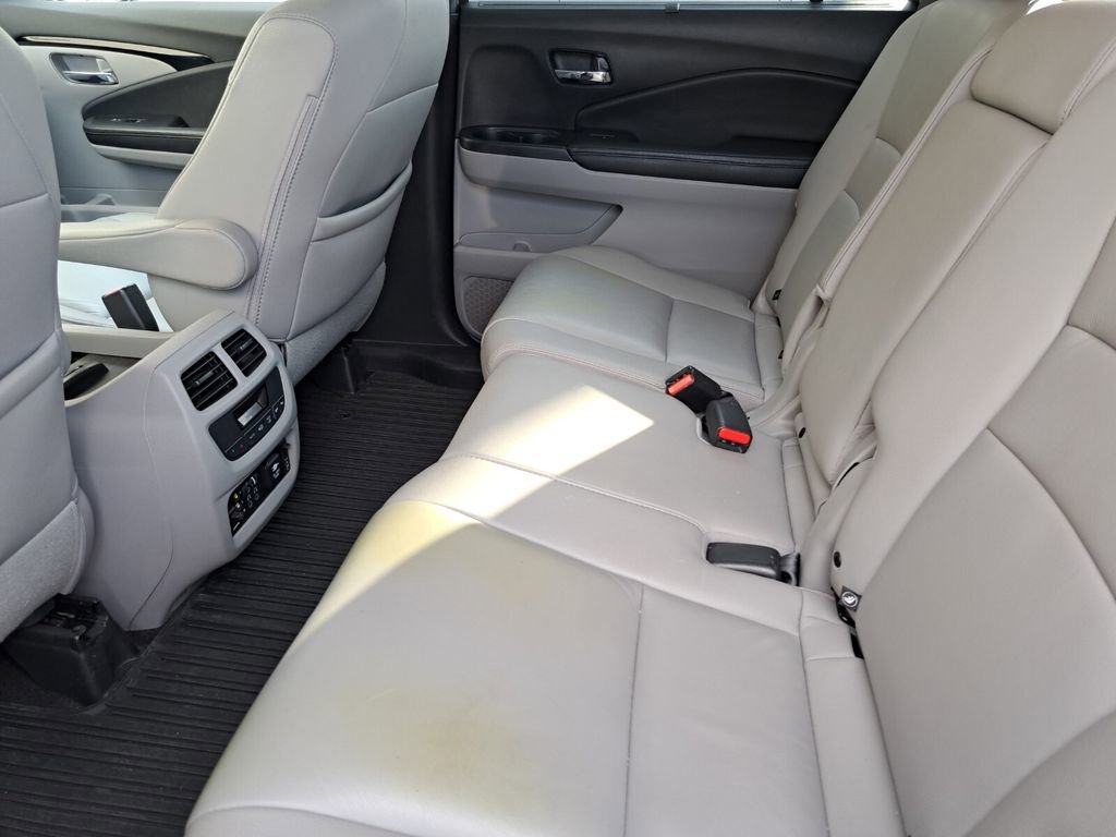 Used 2017 Honda Pilot Touring image 18
