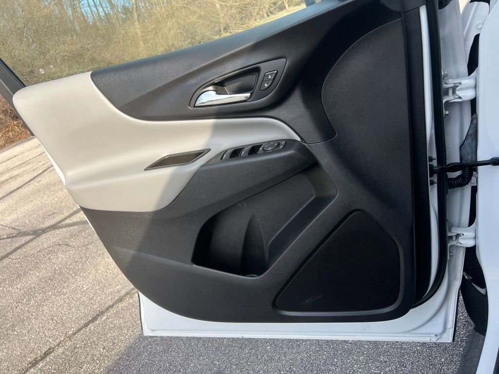 Used 2023 Chevrolet Equinox LS w/ LS Convenience Package image 17