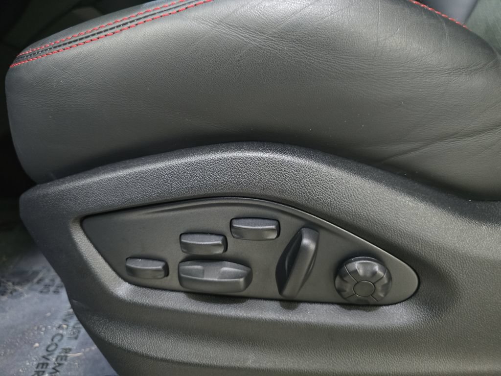 Used 2025 Porsche Cayenne GTS AWD/4WD image 28