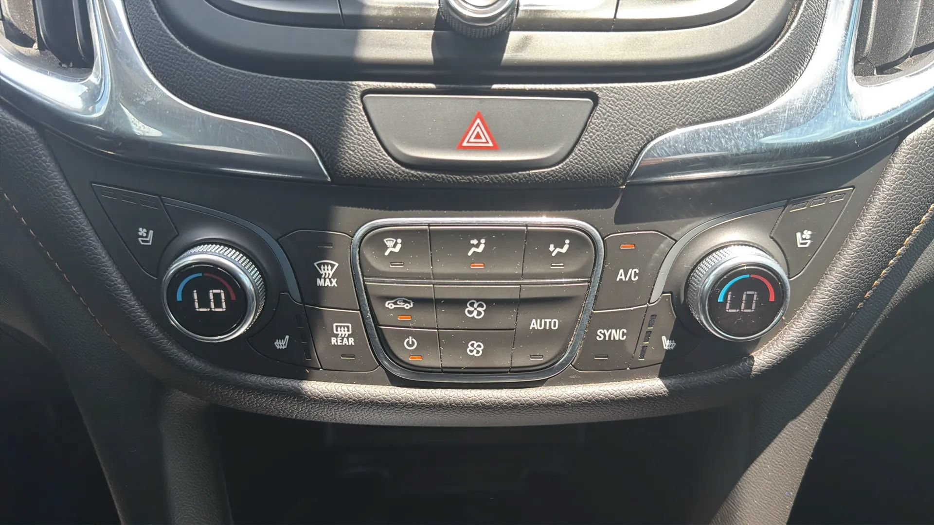 Used 2020 Chevrolet Equinox Premier FWD image 13