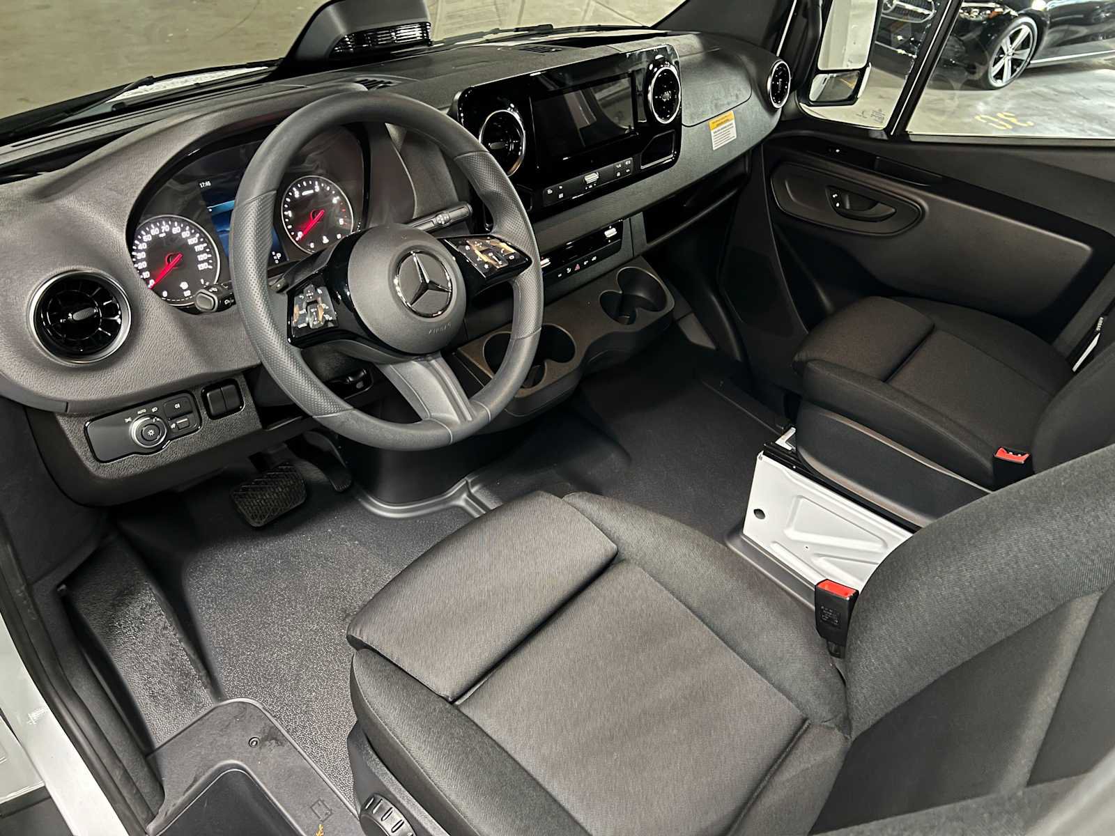 Used 2025 Mercedes-Benz Sprinter 2500 image 23