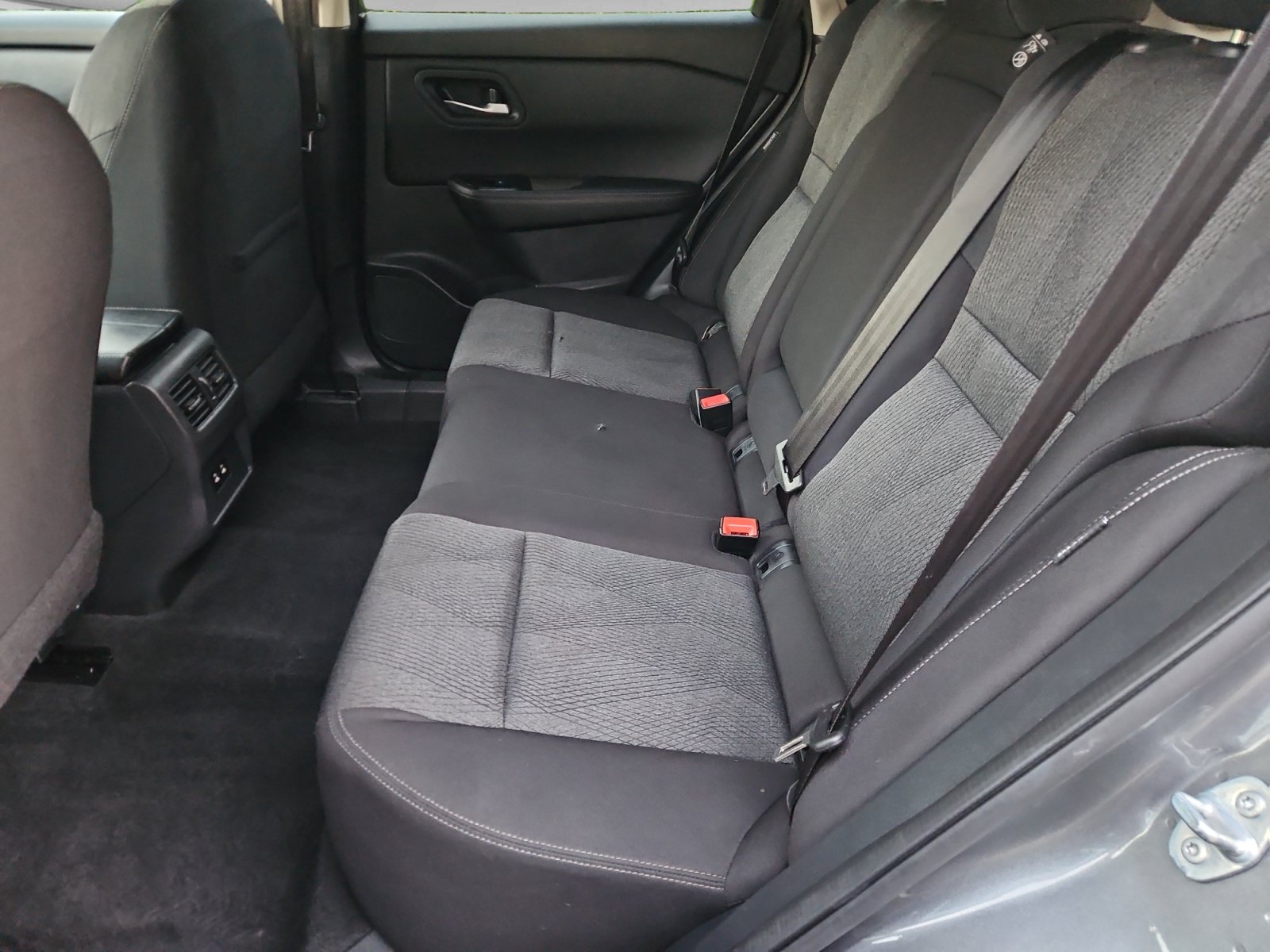 Used 2025 Nissan Rogue SV AWD/4WD image 14
