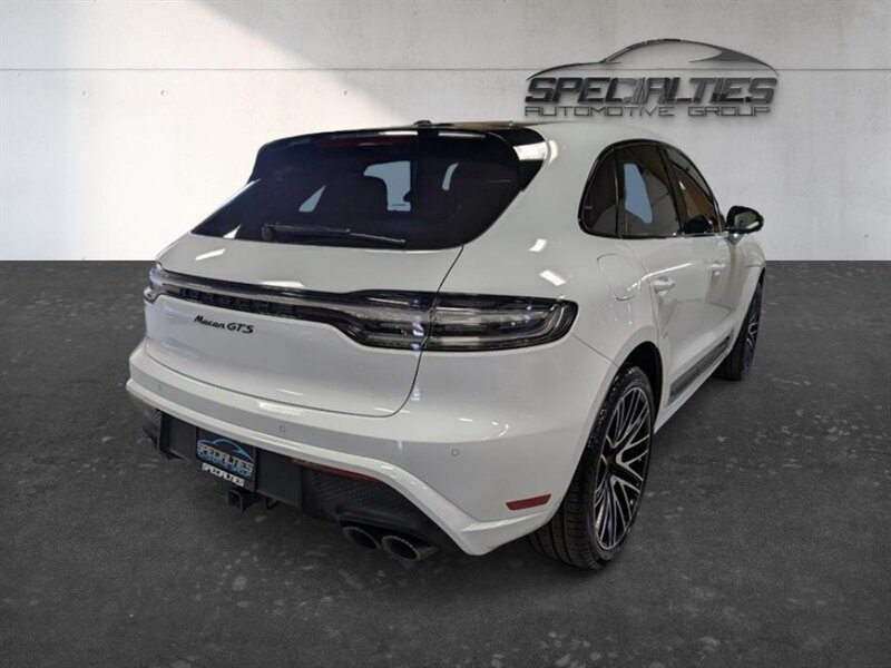 Used 2024 Porsche Macan GTS w/ Sport Chrono Package AWD/4WD image 10