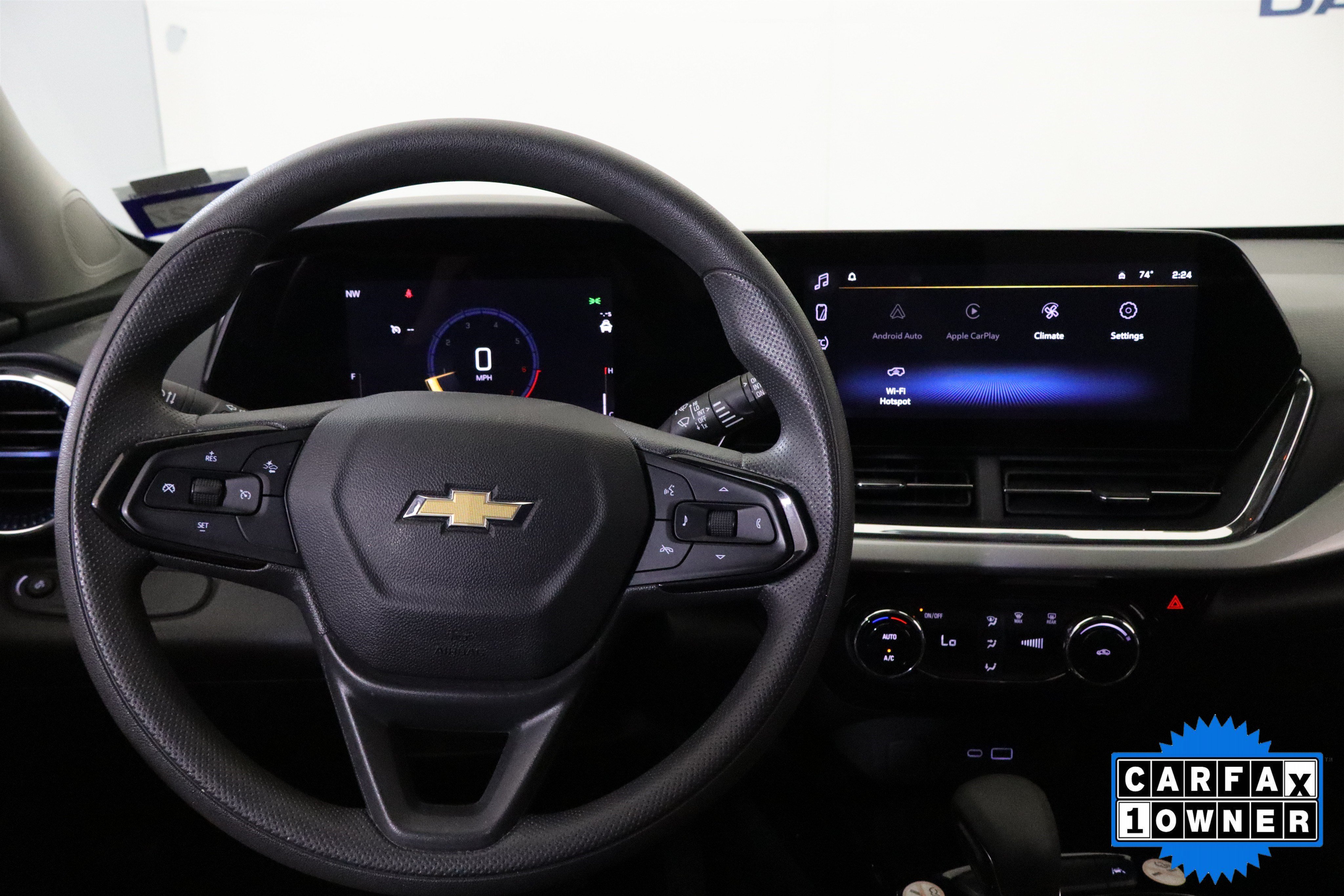 Used 2025 Chevrolet Trax LT FWD image 23