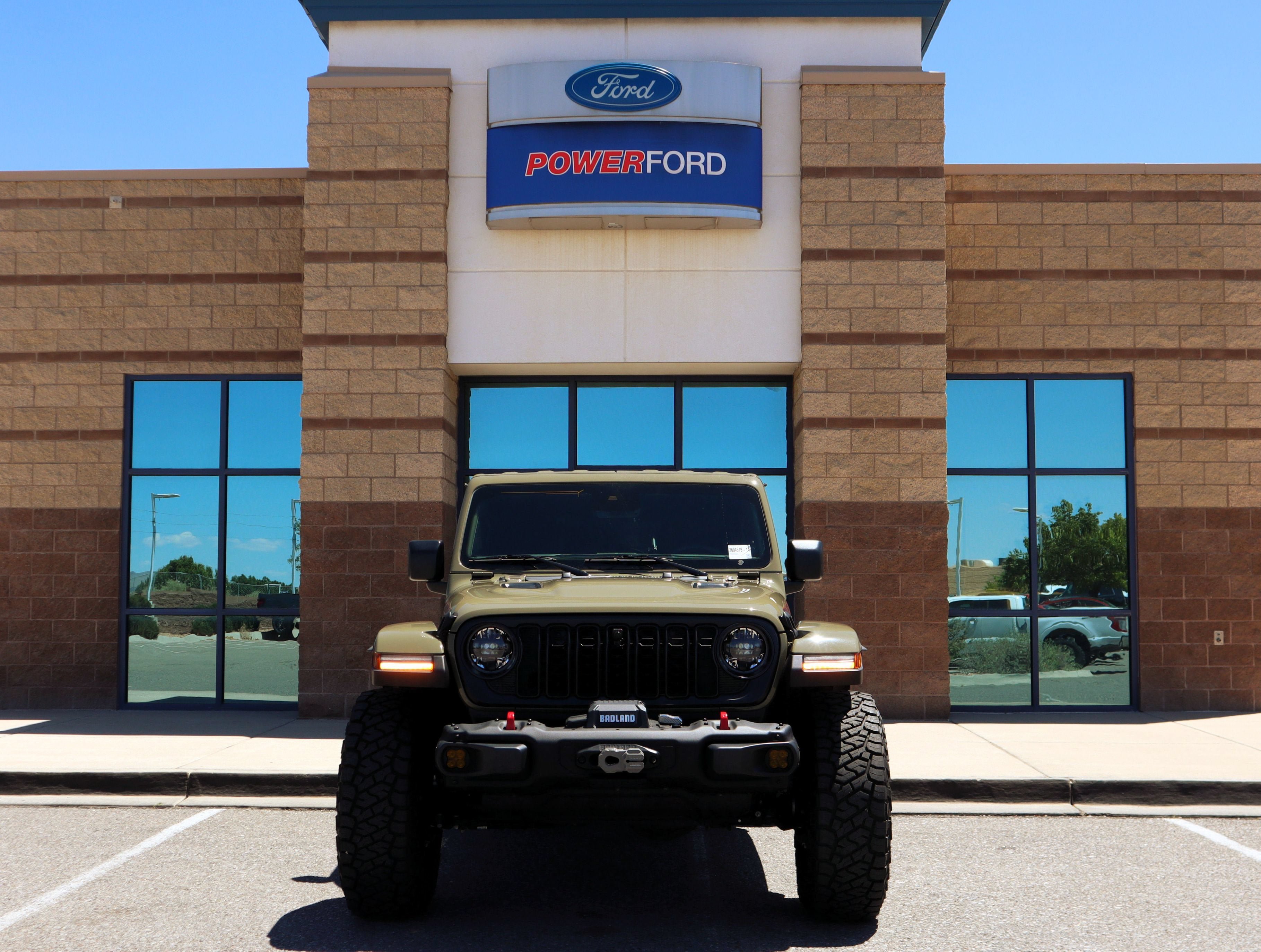 Used 2025 Jeep Wrangler Unlimited Rubicon AWD/4WD image 3