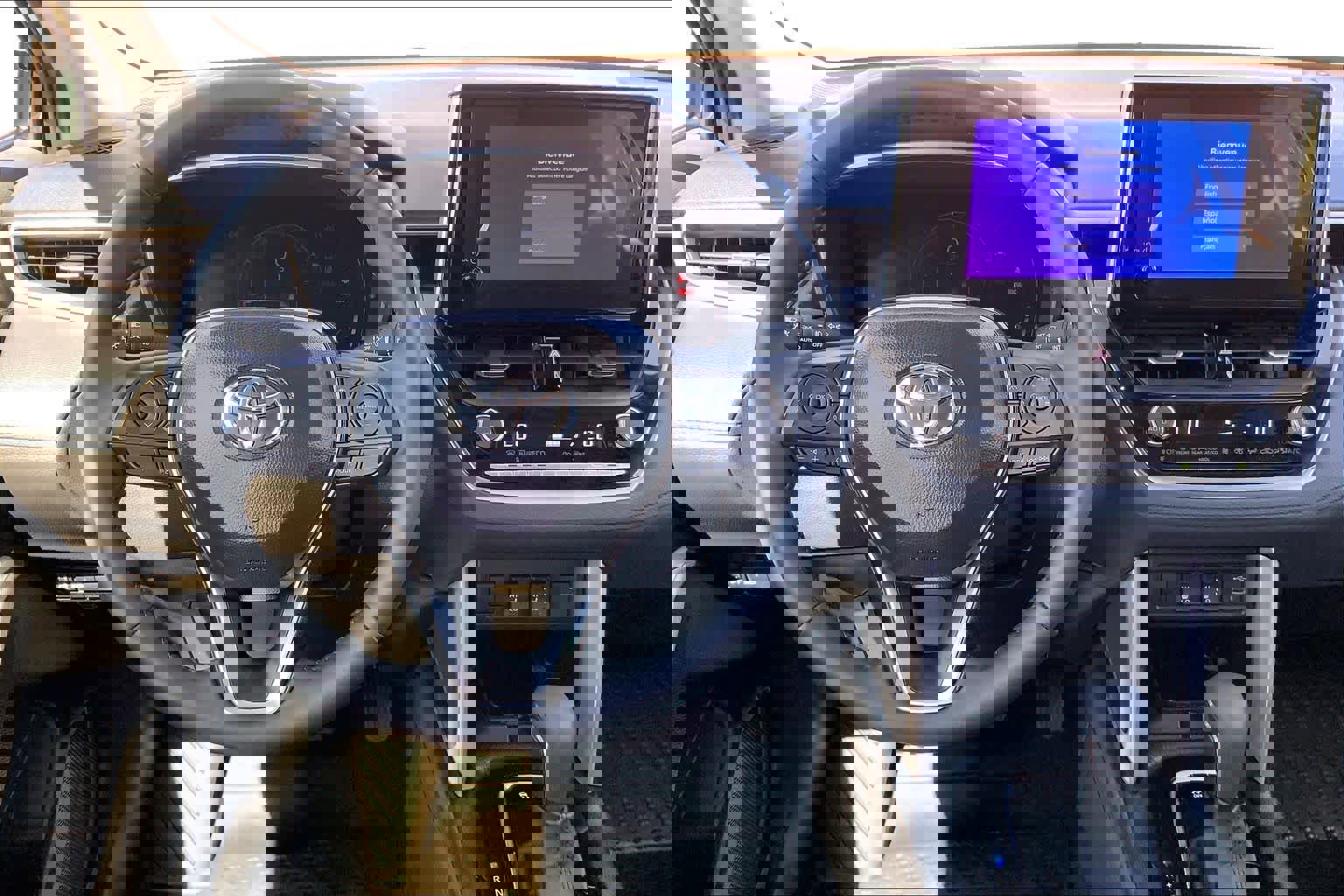 Used 2025 Toyota Corolla Cross XLE w/ Convenience Package image 6