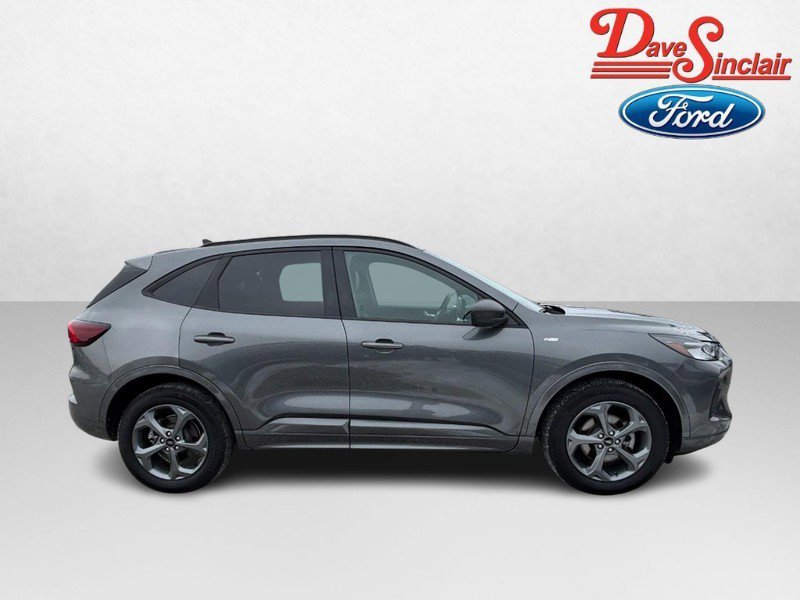 Used 2023 Ford Escape ST-Line w/ Tech Pack #1 AWD/4WD image 5