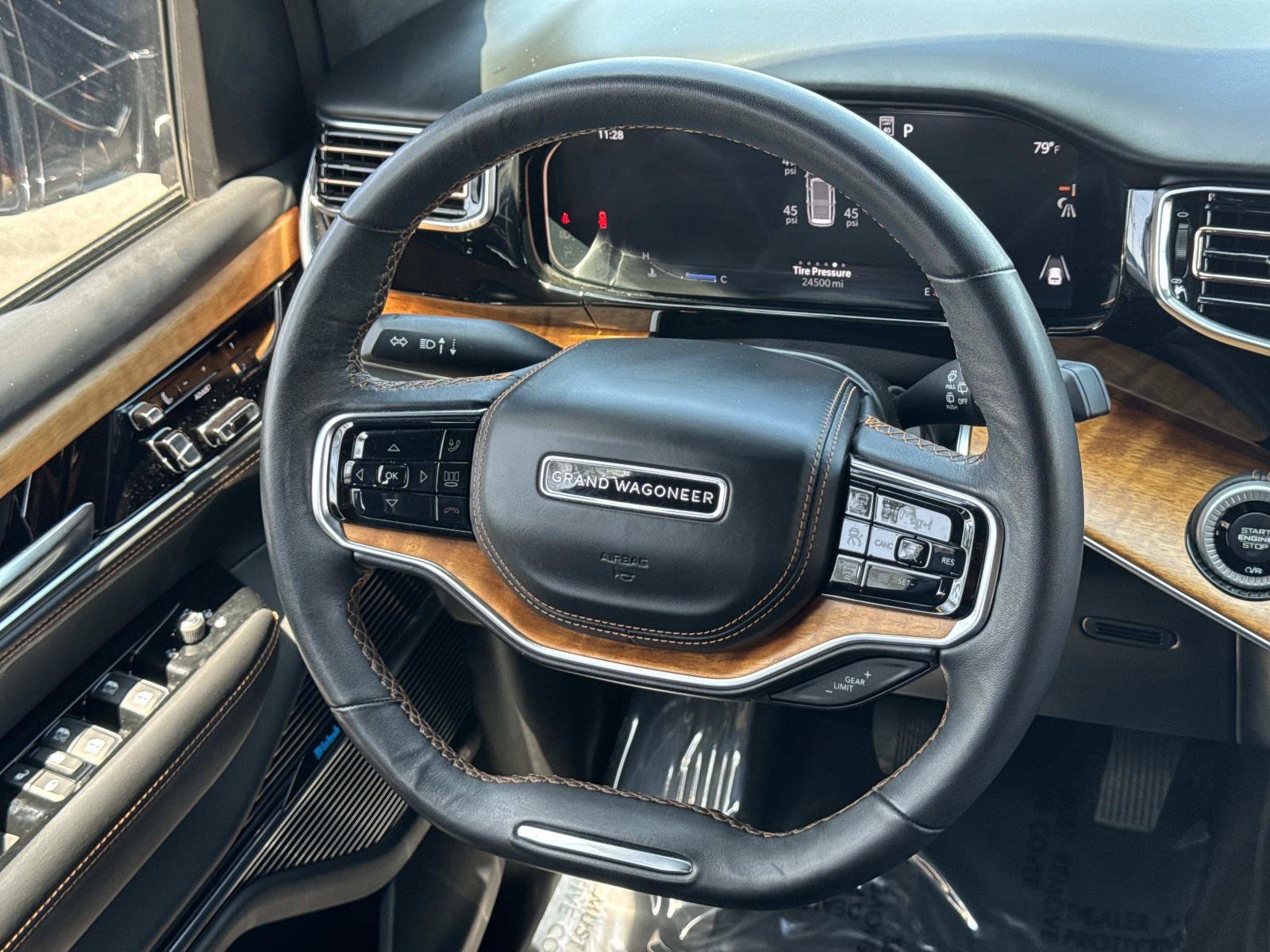 Used 2023 Jeep Grand Wagoneer Series III AWD/4WD image 10