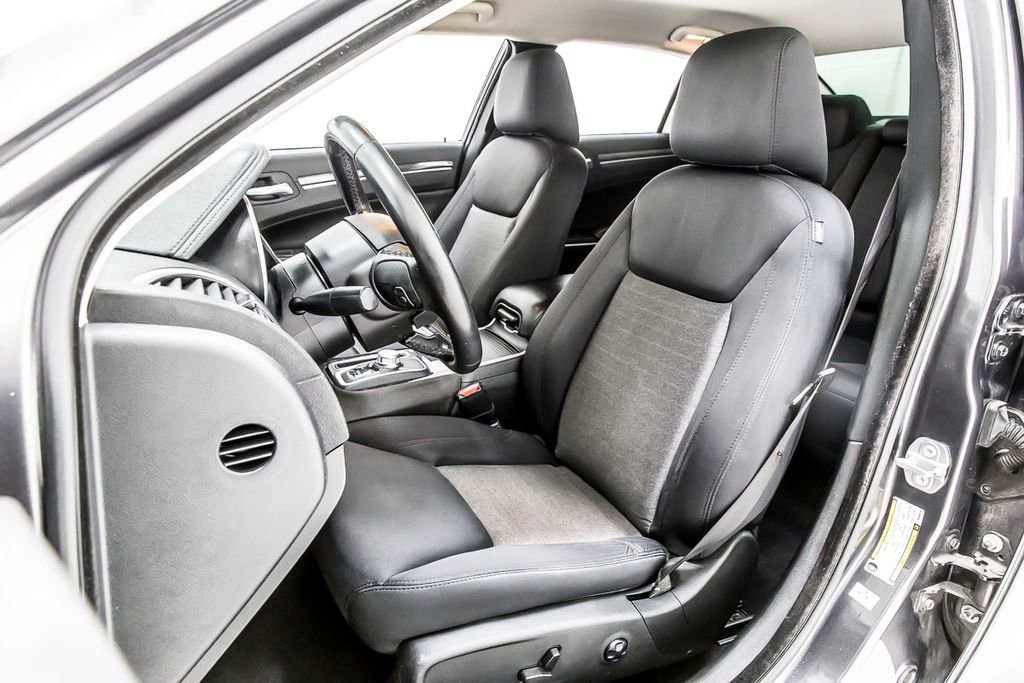 Used 2021 Chrysler 300 Touring w/ Sport Appearance Package RWD image 28