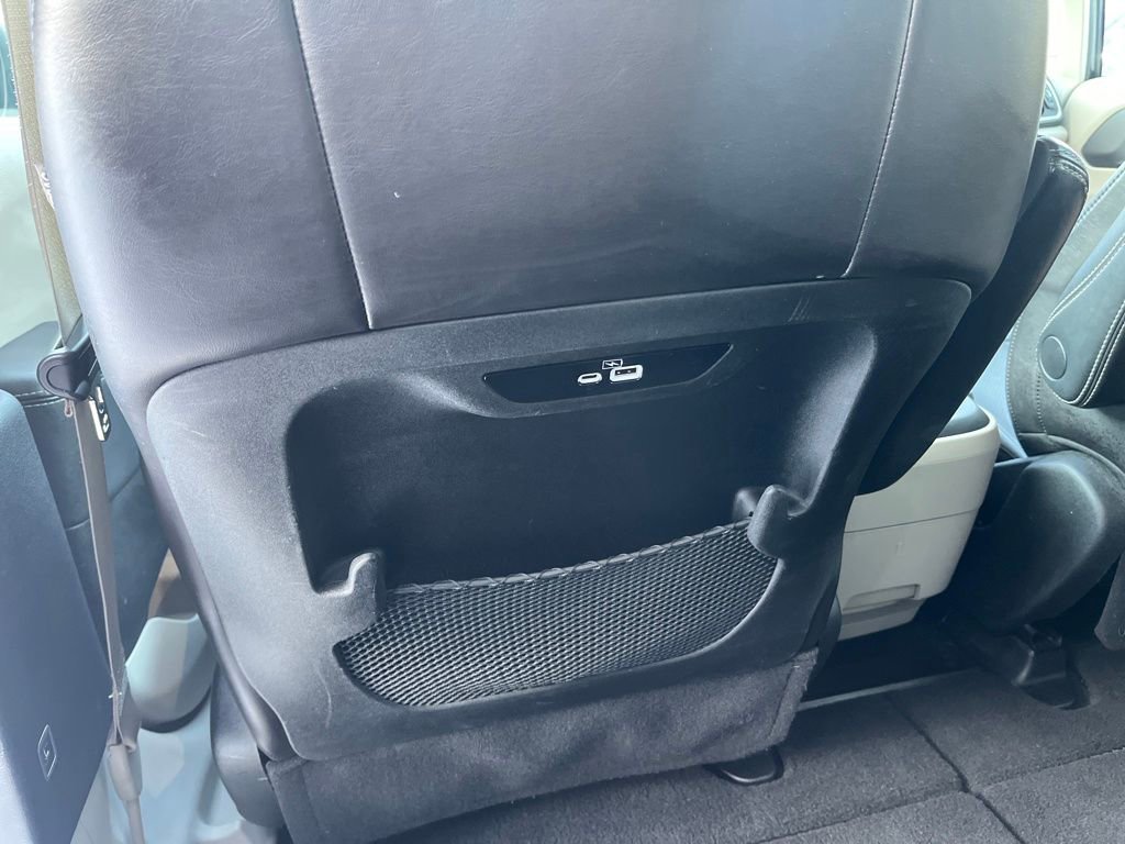Used 2023 Chrysler Pacifica Touring-L image 34