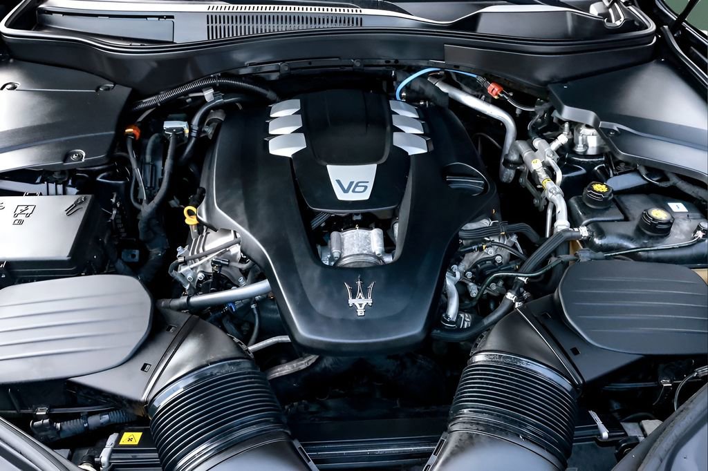 Used 2021 Maserati Levante image 48