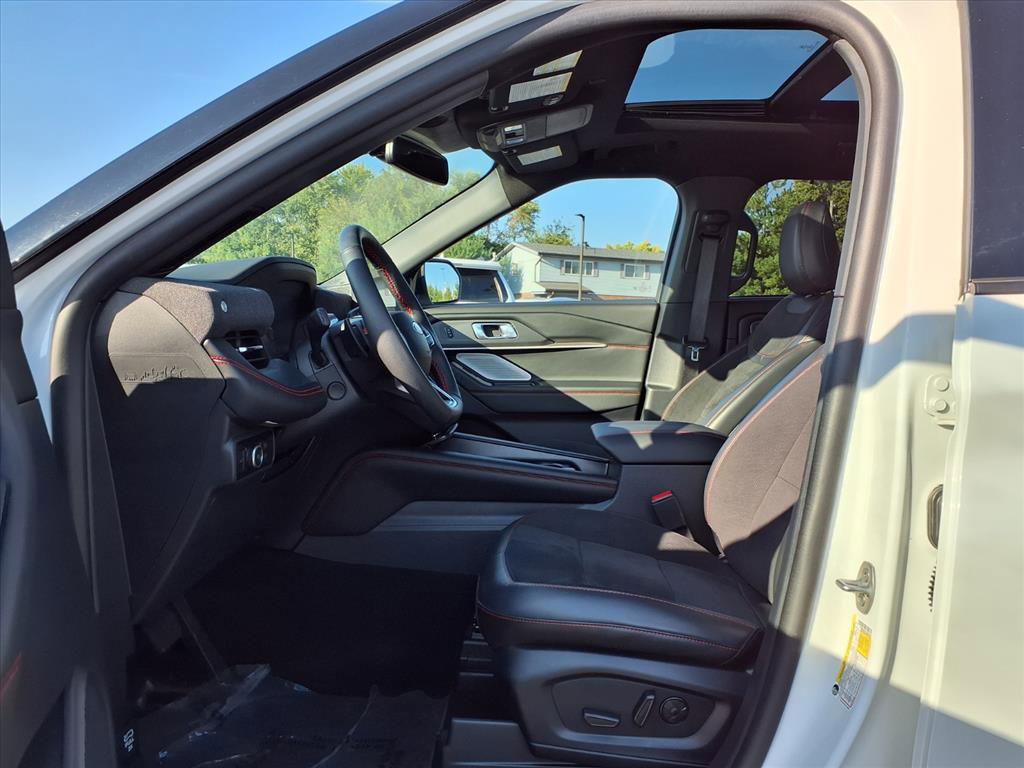 Used 2025 Ford Explorer ST image 21