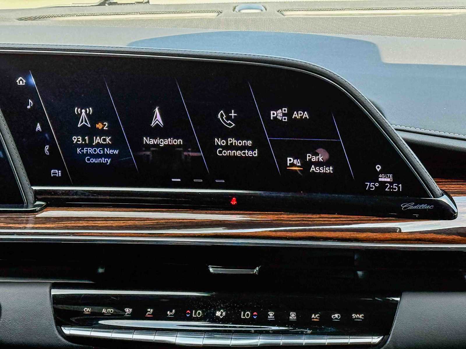 Used 2022 Cadillac Escalade ESV Premium Luxury AWD/4WD image 16