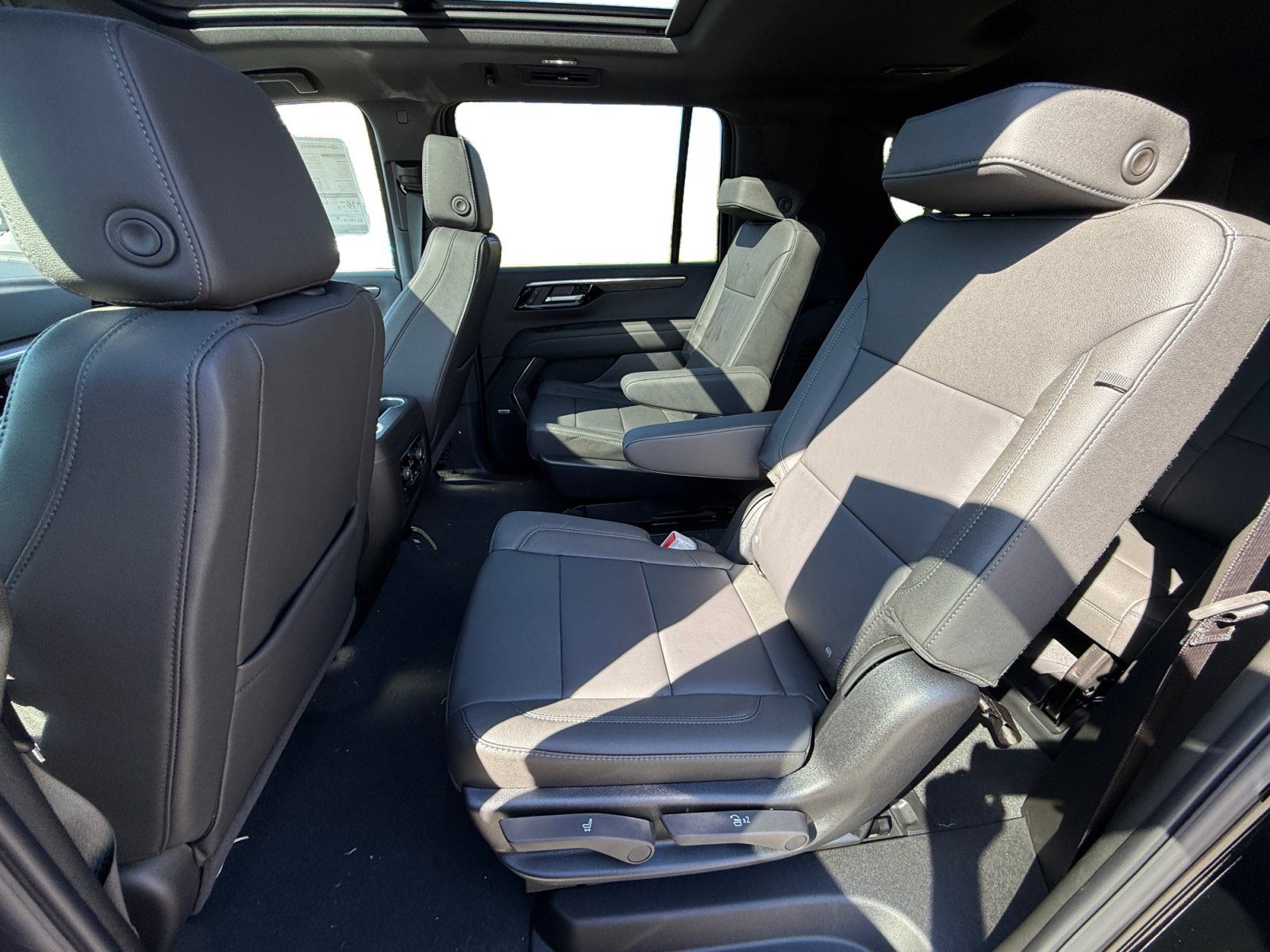 New 2026 Chevrolet Suburban Z71 w/ Z71 Off-Road Package AWD/4WD image 16