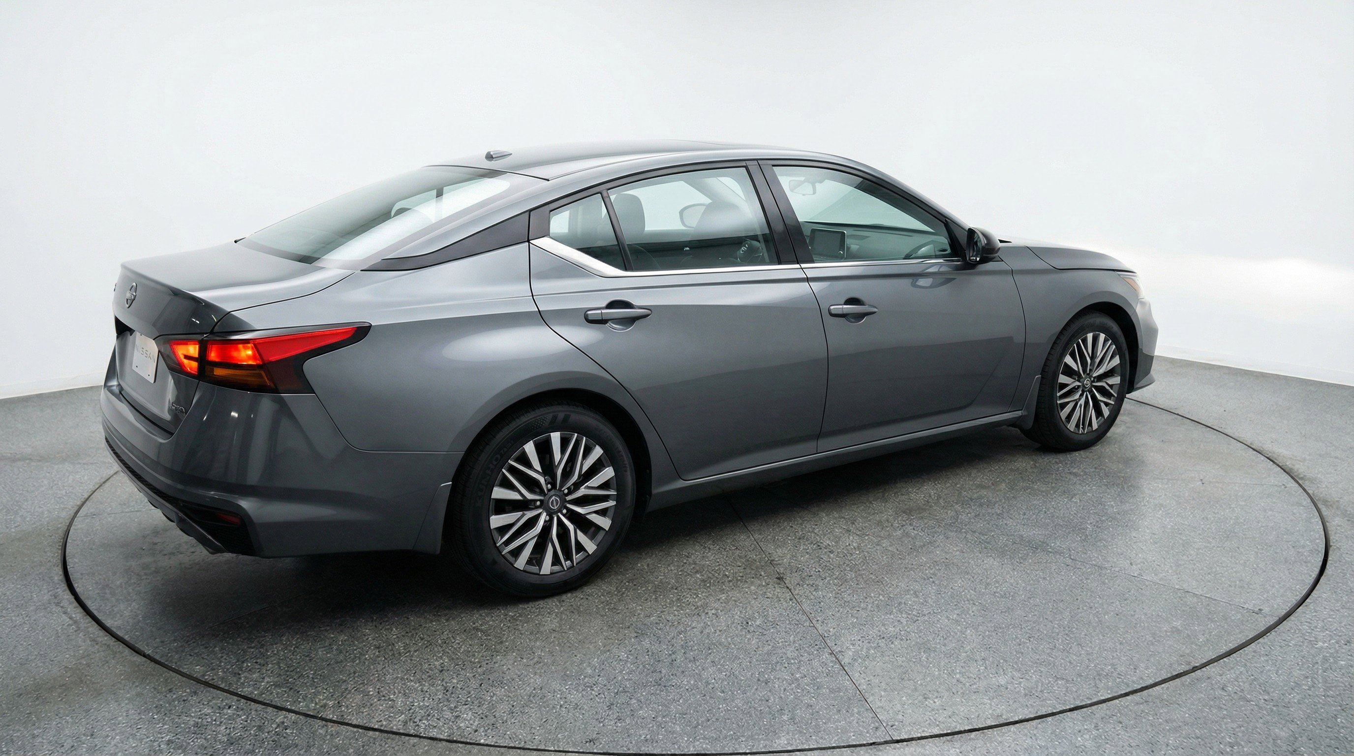 Used 2025 Nissan Altima 2.5 SV image 9