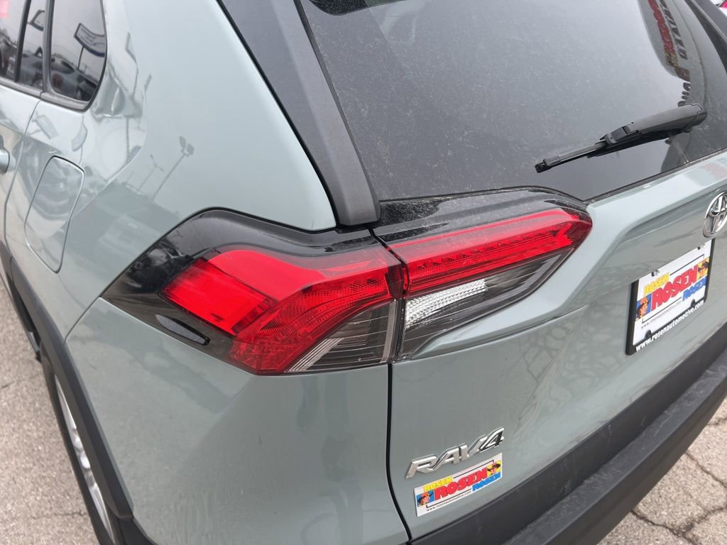 Used 2020 Toyota RAV4 XLE w/ Convenience Package image 39