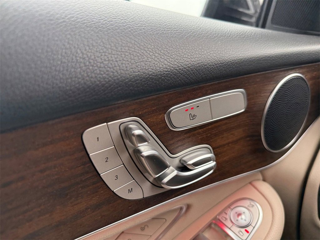 Used 2022 Mercedes-Benz GLC 300 4MATIC image 30