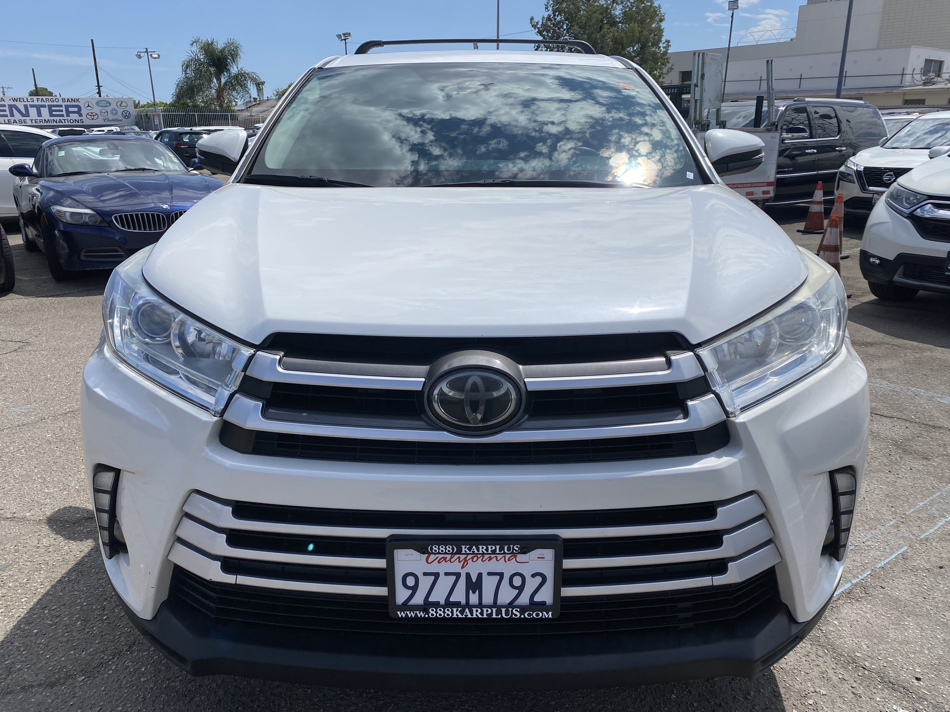 Used 2018 Toyota Highlander LE FWD image 3