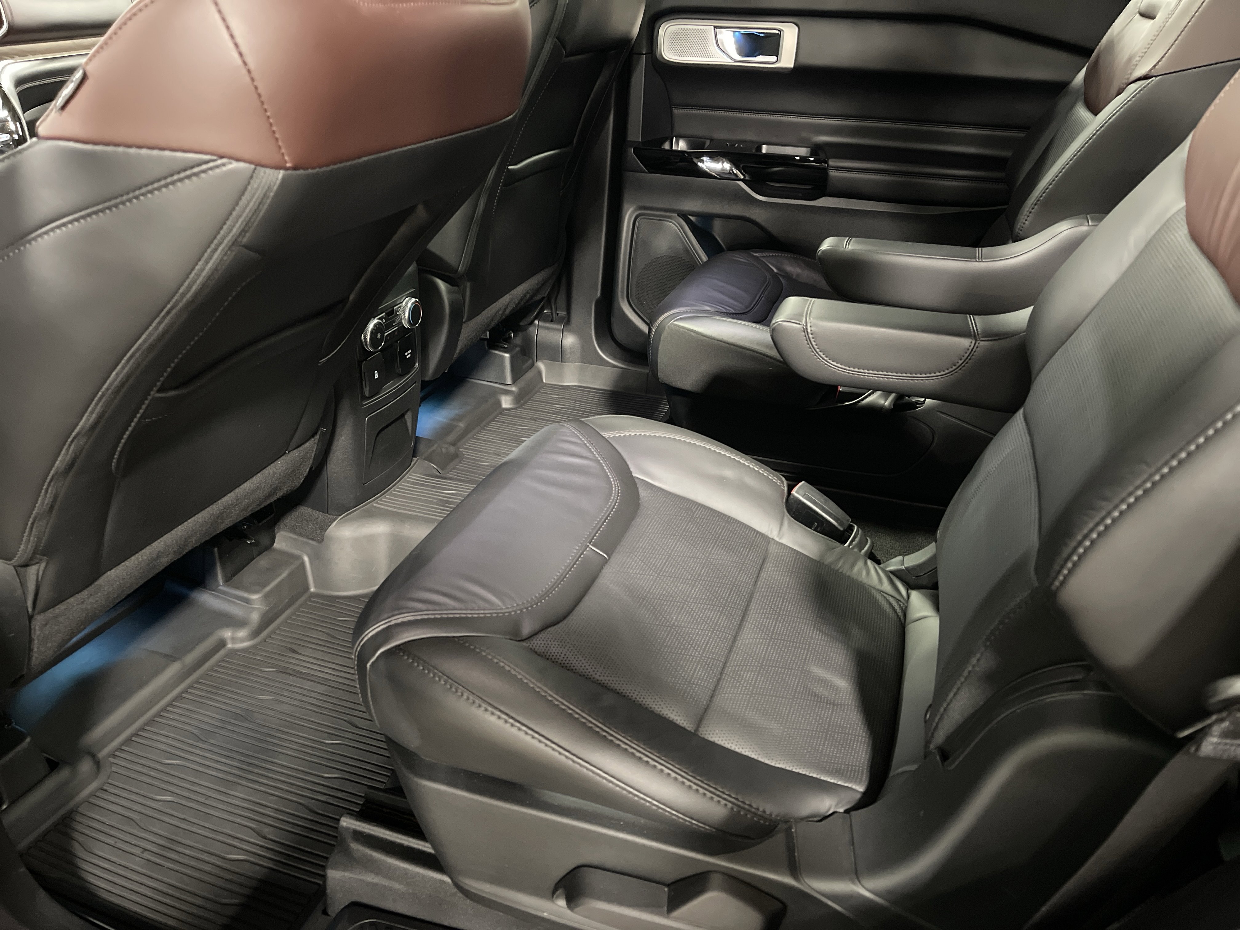 Used 2022 Ford Explorer Platinum w/ Equipment Group 601A image 13