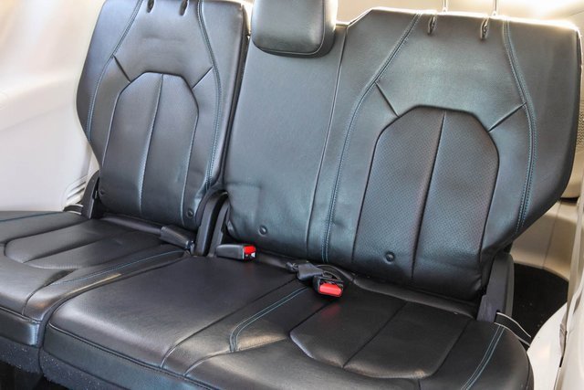 Used 2021 Chrysler Pacifica Touring-L image 15