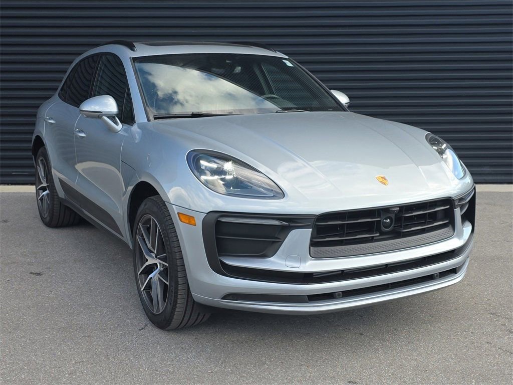 Certified 2025 Porsche Macan image 9