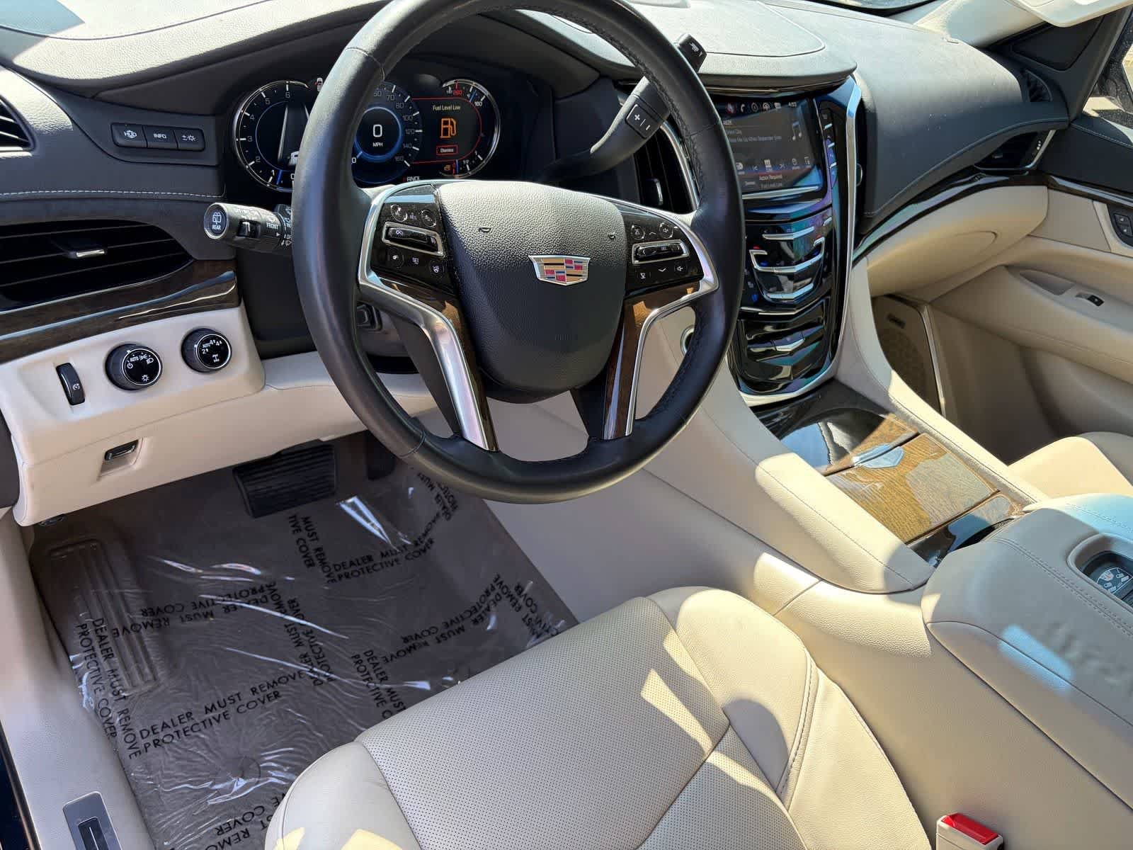 Used 2018 Cadillac Escalade Premium Luxury AWD/4WD image 18
