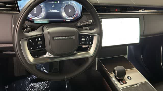 Used 2025 Land Rover Range Rover SE AWD/4WD image 18