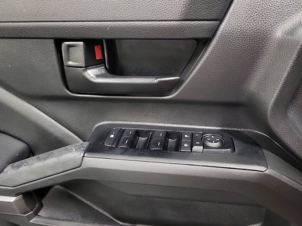 Used 2025 Toyota Tacoma SR5 AWD/4WD image 29