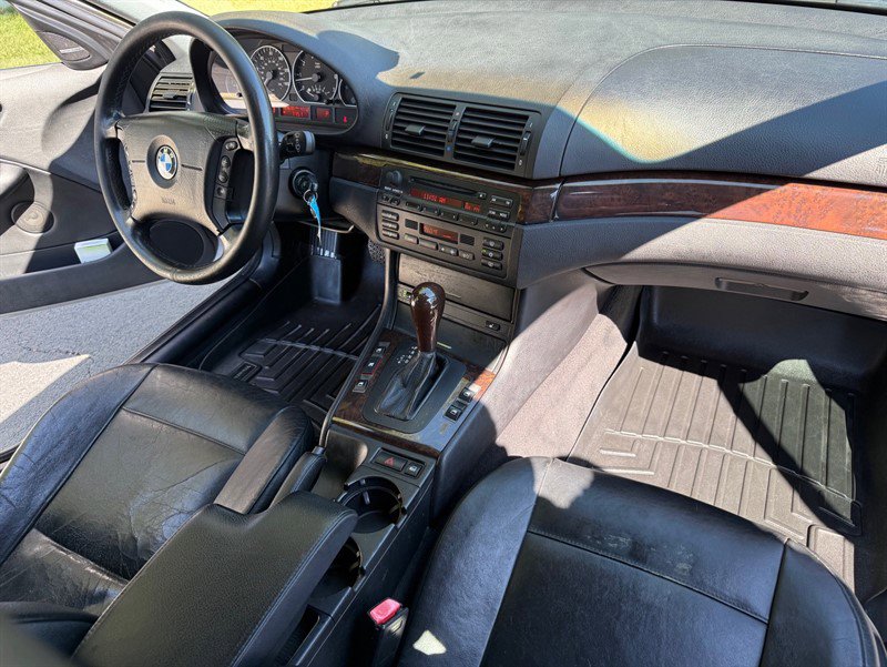 Used 2003 BMW 325i Wagon image 23
