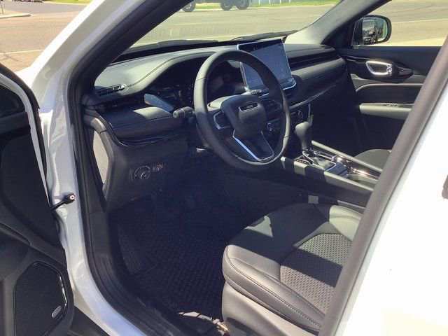 New 2025 Jeep Compass Latitude w/ Sun & Sound Group AWD/4WD image 7