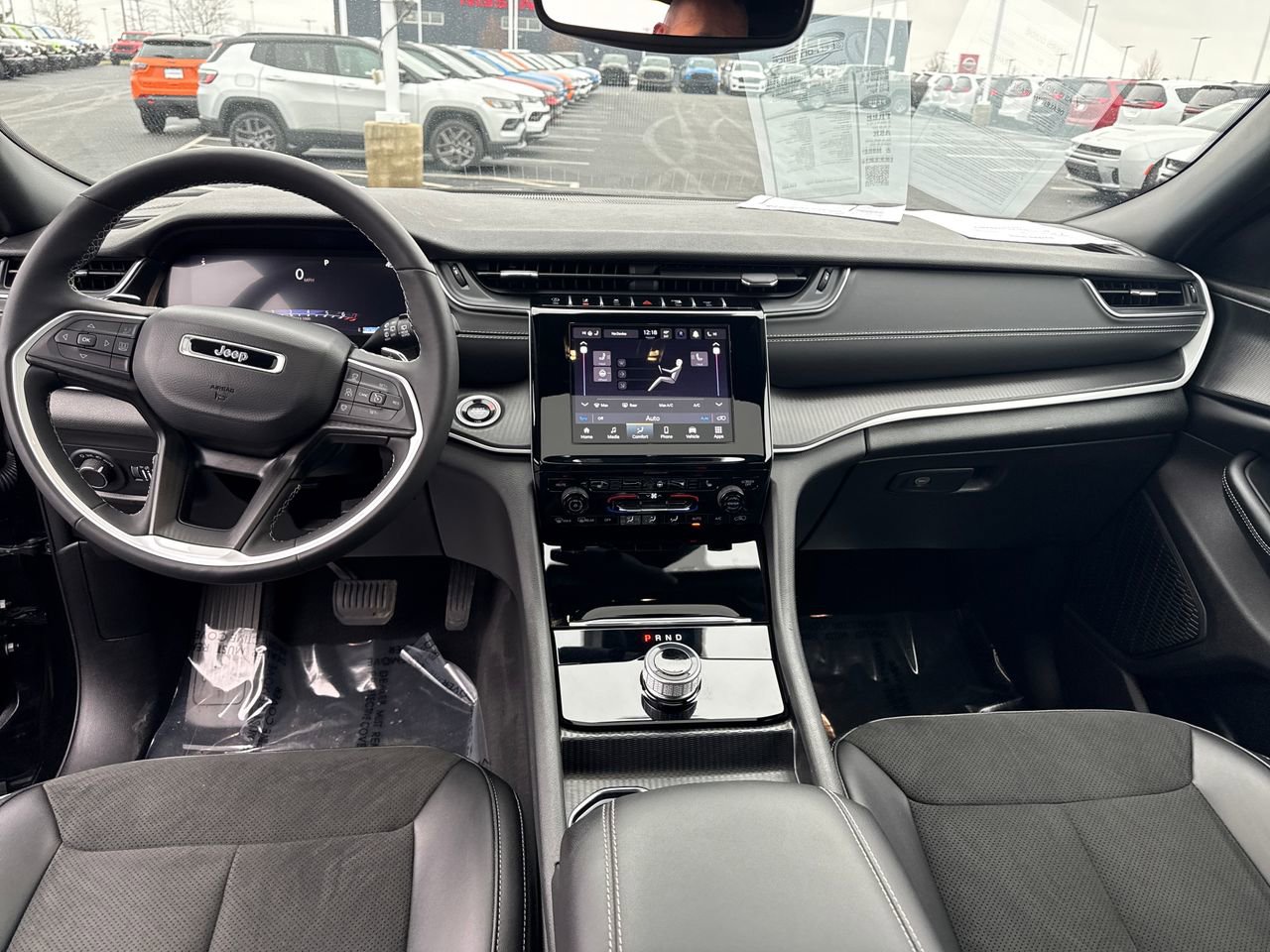 Used 2024 Jeep Grand Cherokee Altitude image 16