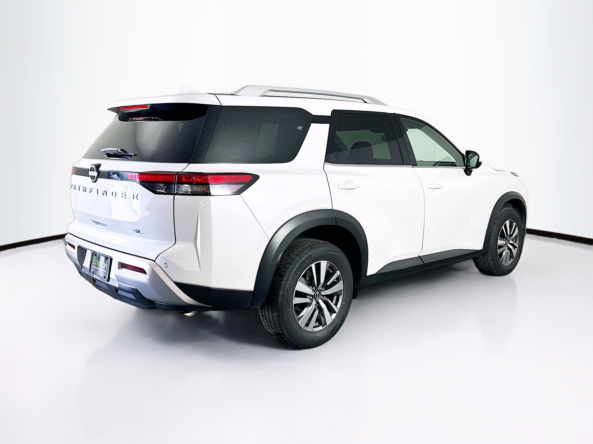 Used 2025 Nissan Pathfinder SL FWD image 9