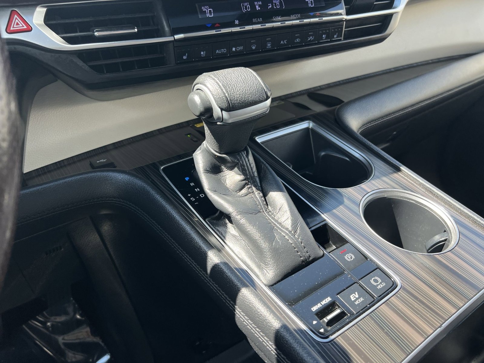Used 2021 Toyota Sienna Platinum AWD/4WD image 22