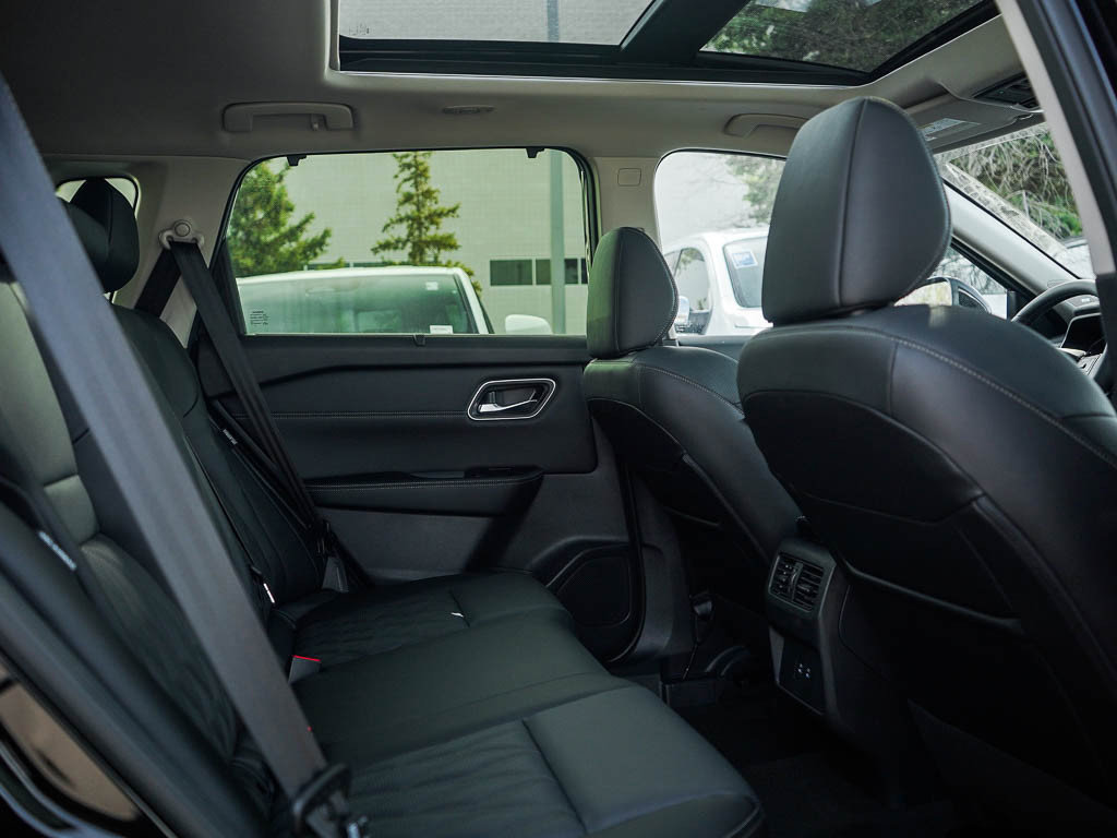 New 2026 Nissan Rogue Platinum AWD/4WD image 13