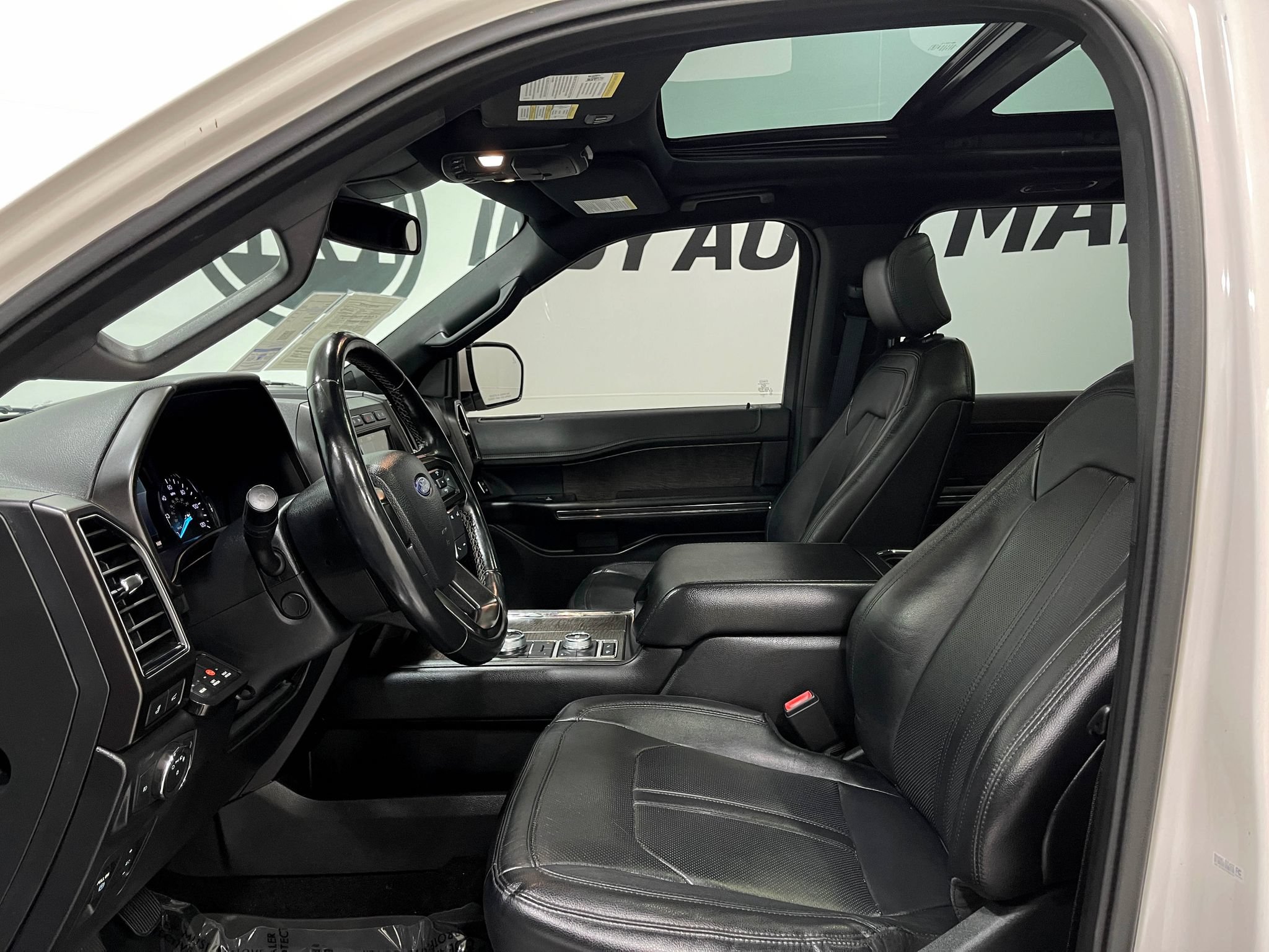 Used 2019 Ford Expedition Limited w/ Equipment Group 302A AWD/4WD image 12