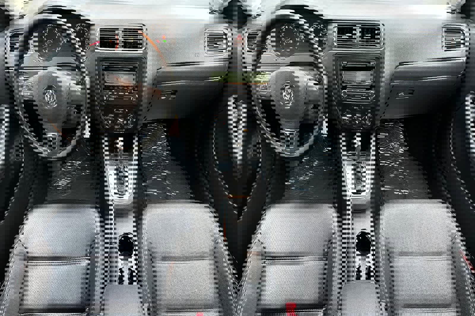 Used 2011 Volkswagen Jetta SE image 3