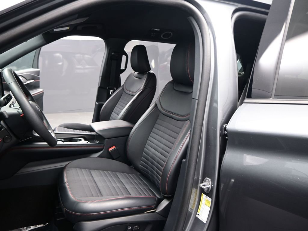 Used 2025 Ford Explorer ST-Line w/ Premium Package image 9