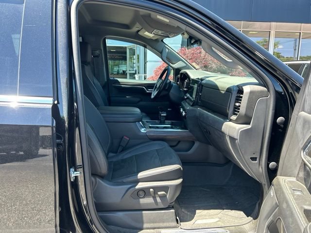 Used 2023 GMC Sierra 1500 SLT w/ SLT Premium Plus Package AWD/4WD image 16