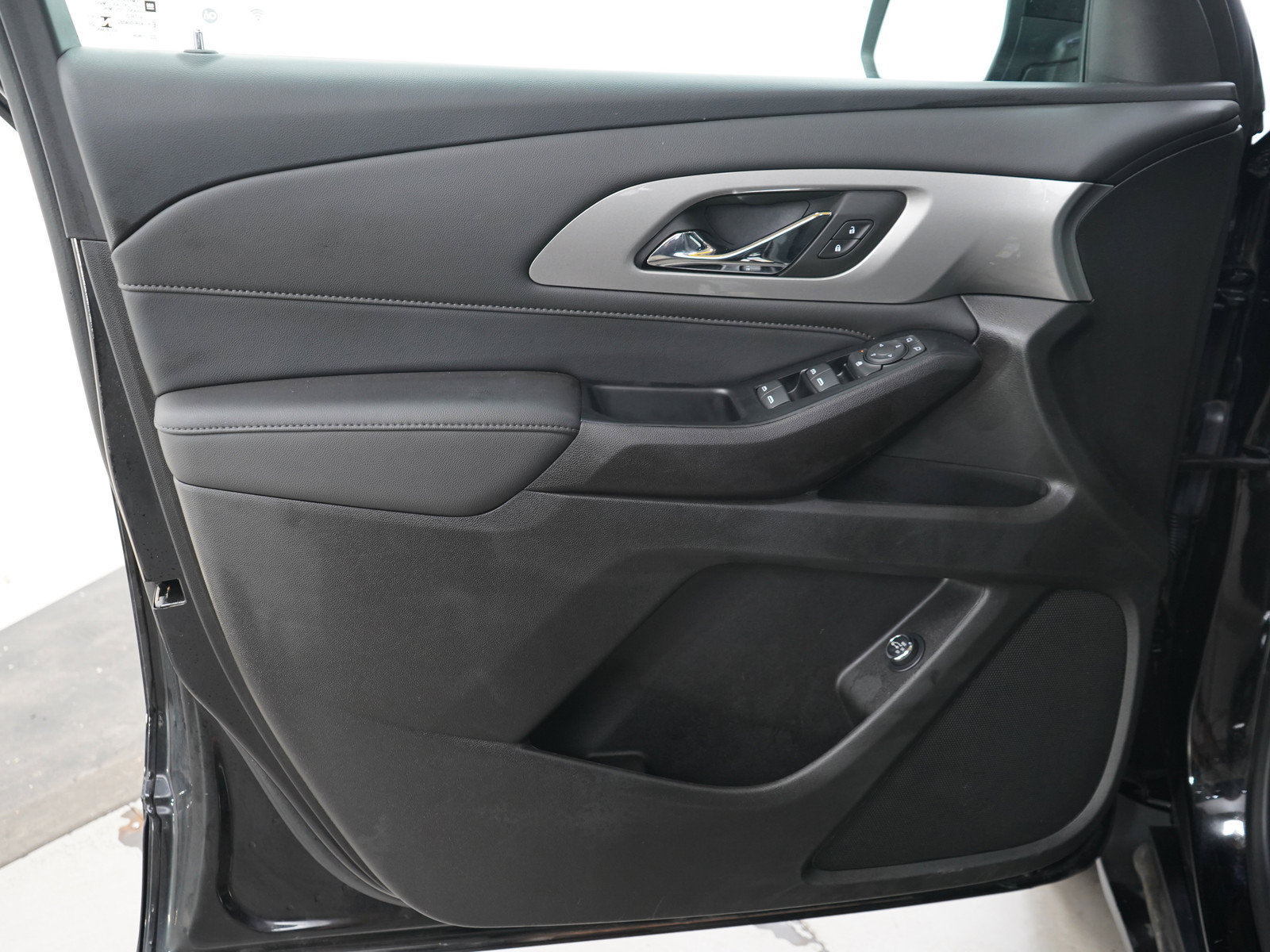 Used 2023 Chevrolet Traverse LT FWD image 22