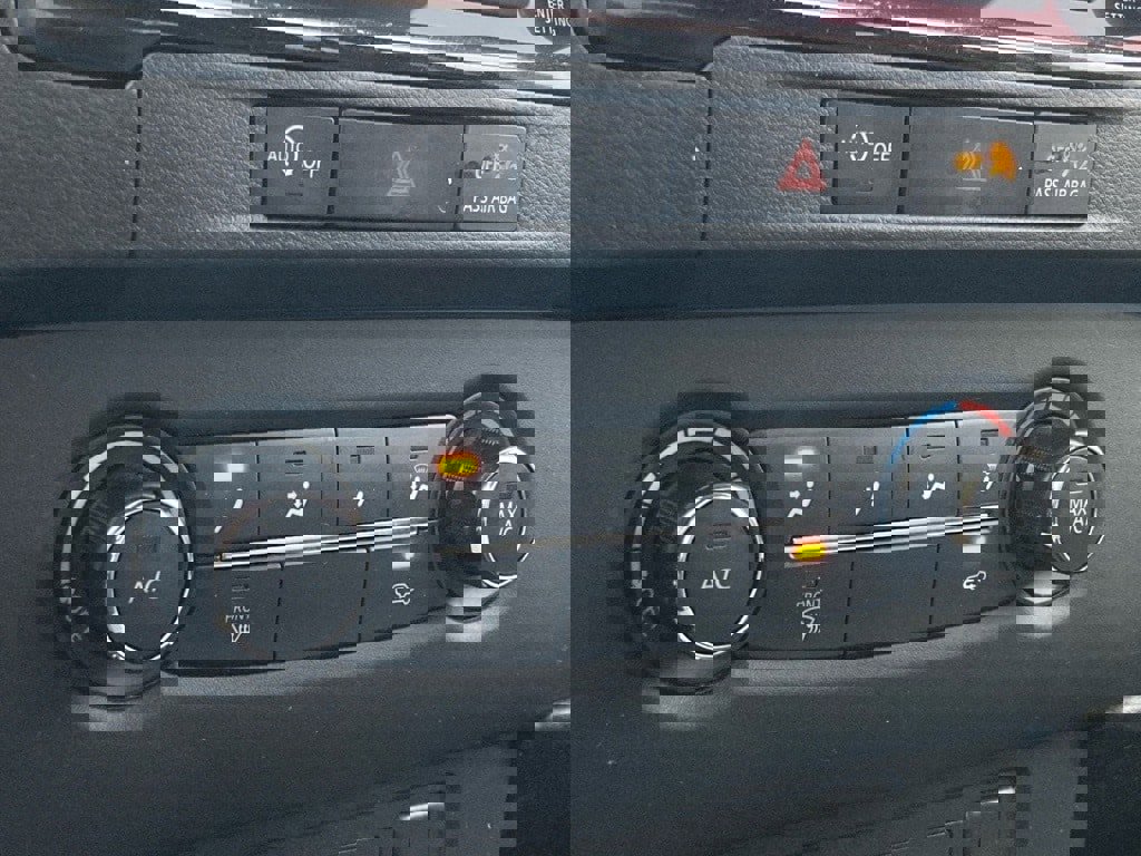 Used 2024 Nissan Frontier SV image 24