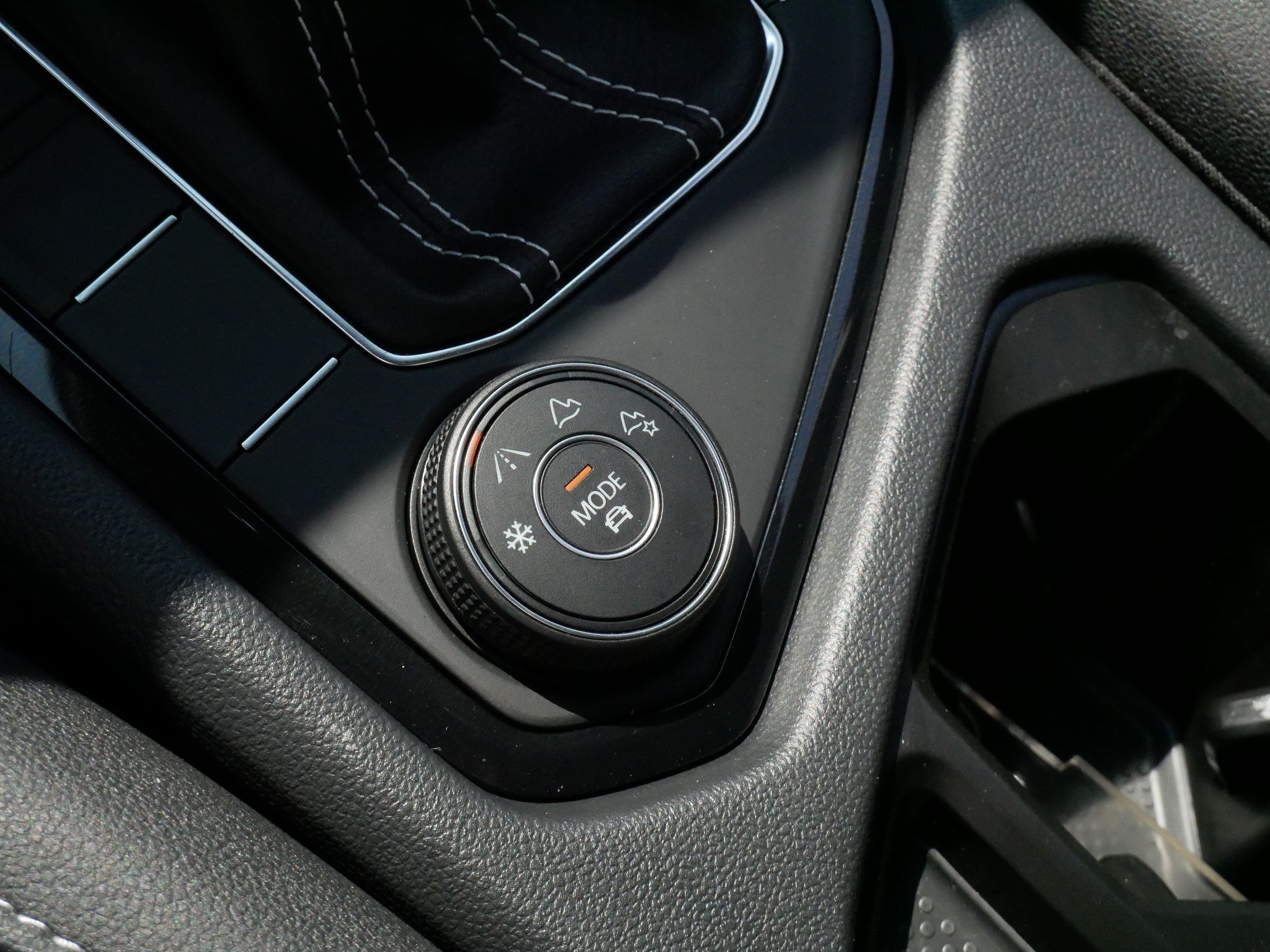 Certified 2025 Volkswagen Taos SE AWD/4WD image 29