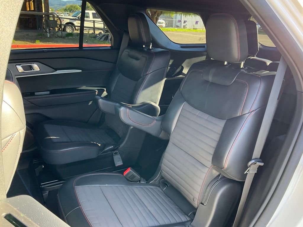 Certified 2025 Ford Explorer ST-Line w/ Premium Package image 23