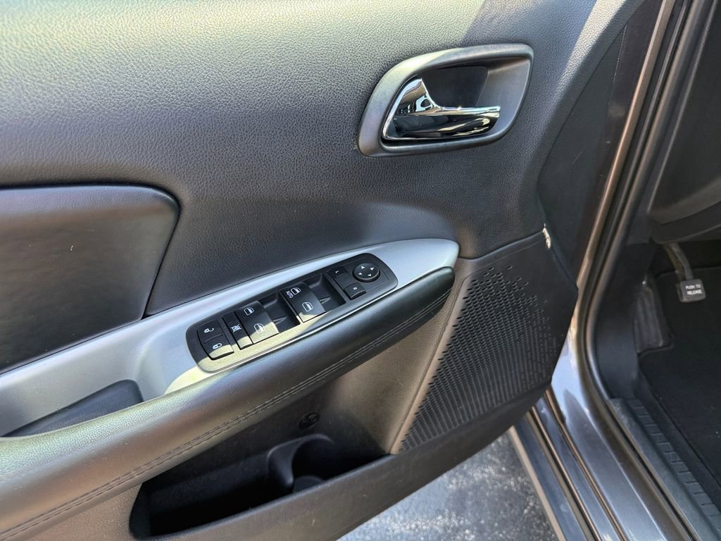 Used 2020 Dodge Journey SE w/ Blacktop Package FWD image 21