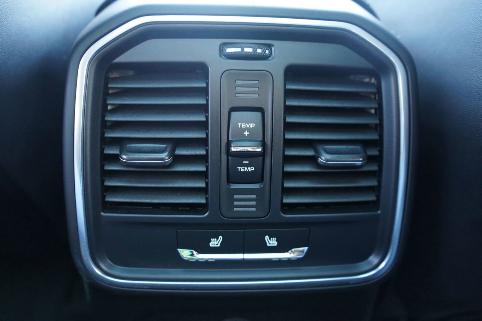 Used 2018 Porsche Macan S image 19