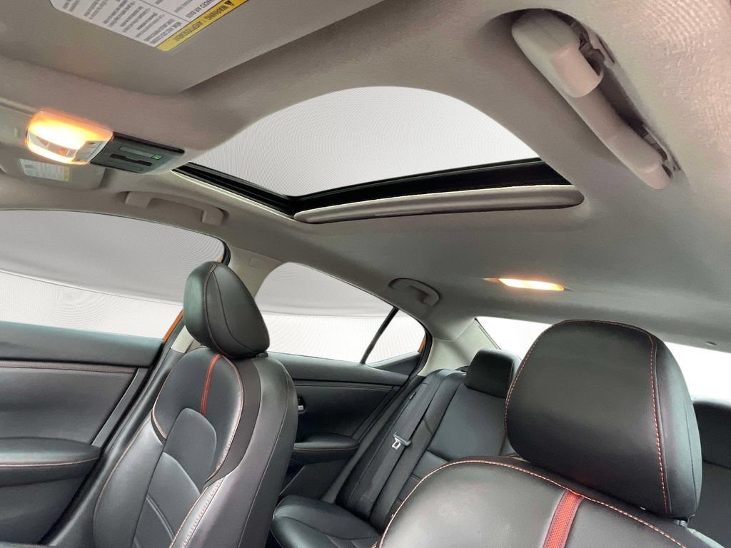 Used 2024 Nissan Sentra SR w/ SR Premium Package FWD image 17