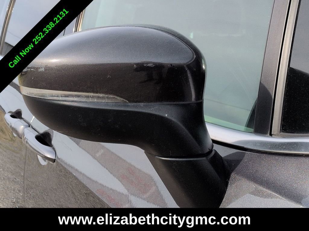 Used 2023 Chrysler Pacifica Touring-L FWD image 11