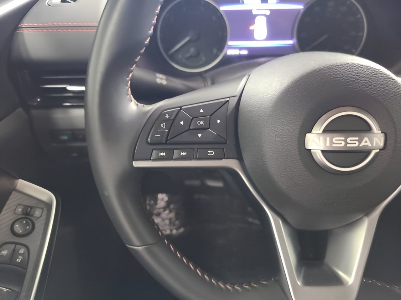 Used 2025 Nissan Sentra SR w/ Midnight Edition FWD image 25