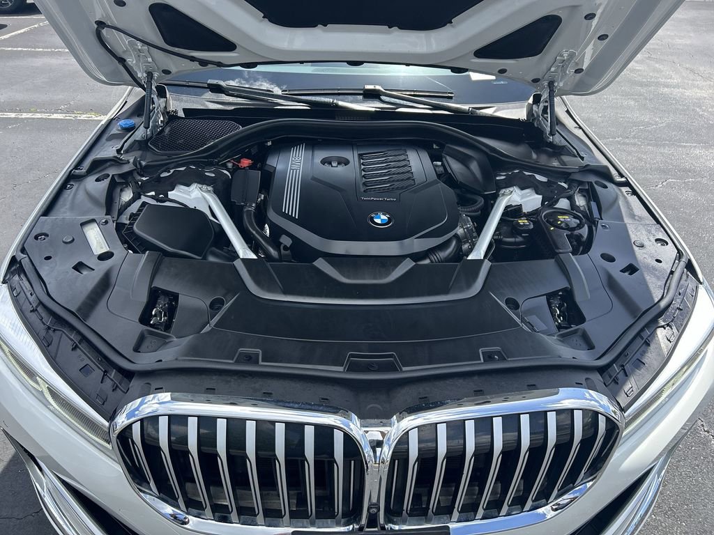Used 2022 BMW 740i RWD image 14